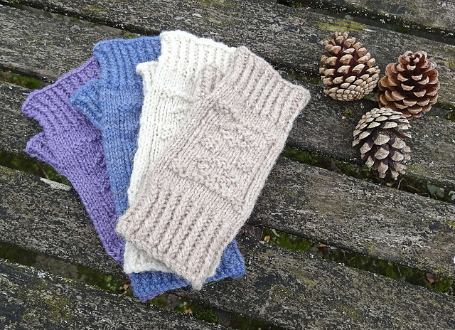 Gansey Style Fingerless Mitts