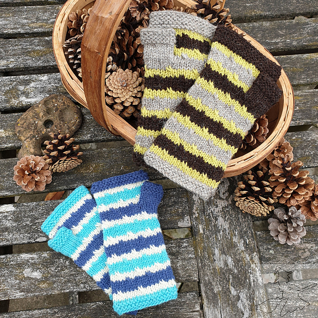 Stripy Twist Mitts