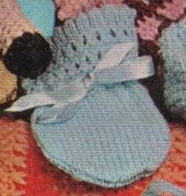 Baby mitts: blue