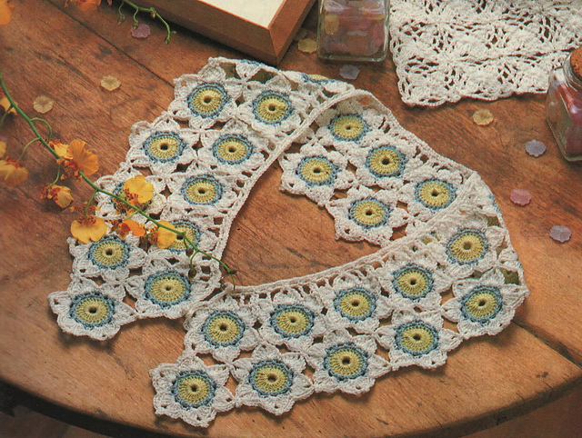Collar B: coloured flowers