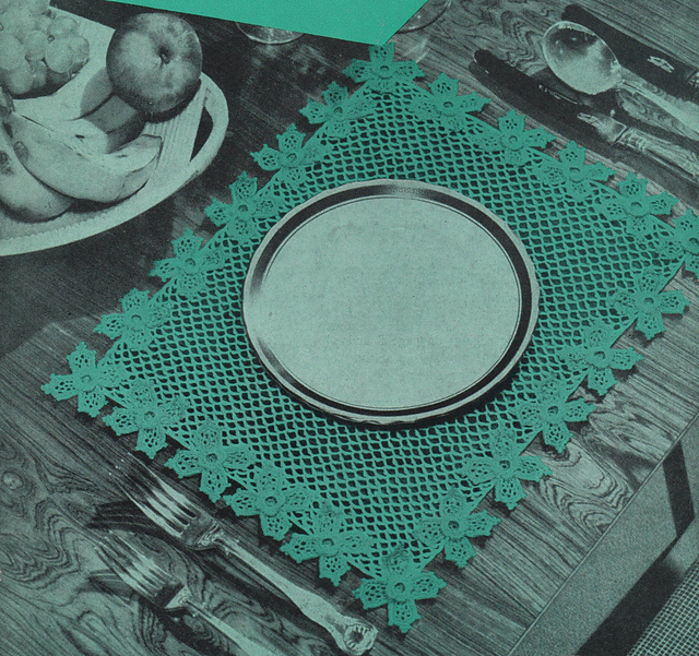 Luncheon mat: flowers