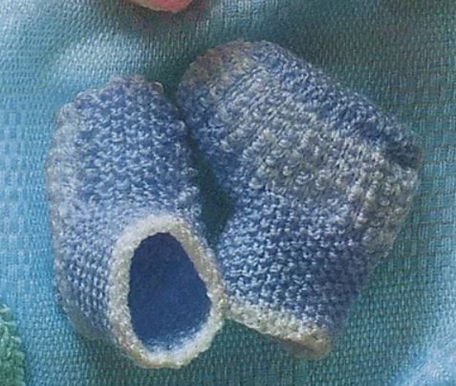 Blue bootee with white border