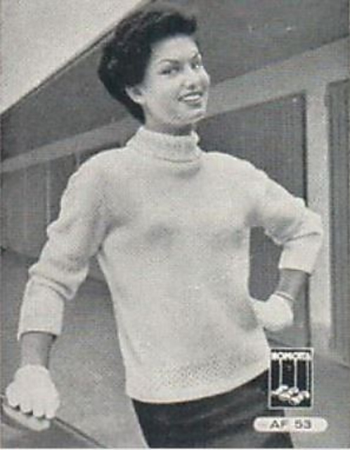 Pullover with lace band