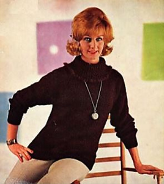 Raglan Sleeved Sweater with fringed collar