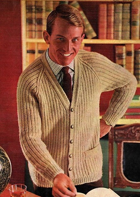 Man's Raglan Sleeved Cardigan