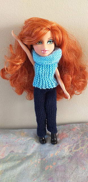 Bratz #B253 Light blue top & dark blue pants