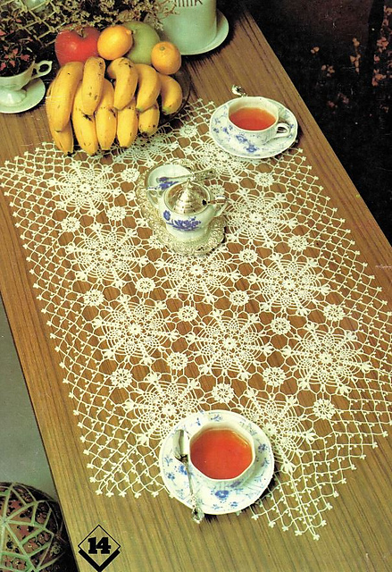 Table Runner Flower Clock