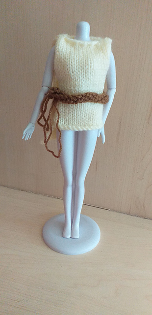 Bratz #048 ABBA white tunic with gold belt