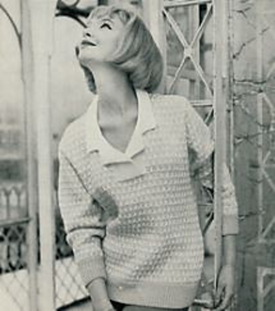 Sweater with contrasting collar