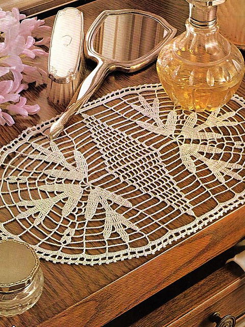 Oval Table Runner Magnolia