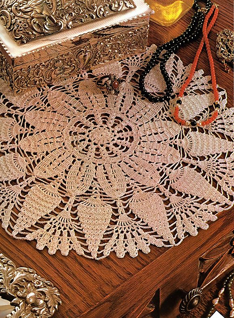 Table Center Ariadne
