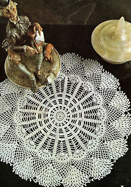 White Table Center Lyre