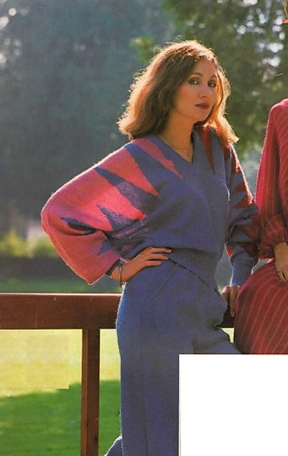 2573 Intarsia top in 3 colours