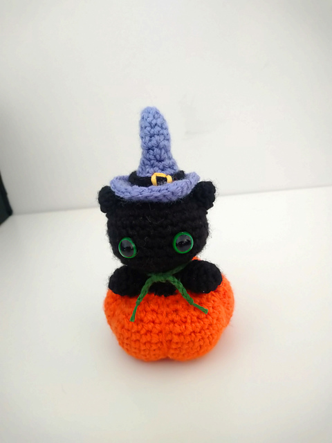 Witch cat amigurumi