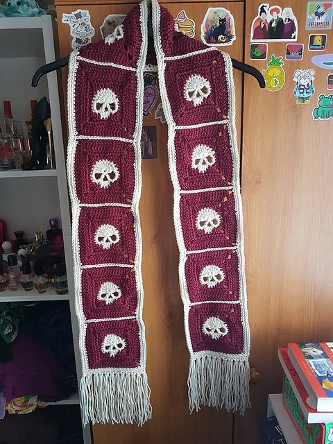 Ravelry: Anti-Valentine's Skull scarf pattern by George McIntosh
