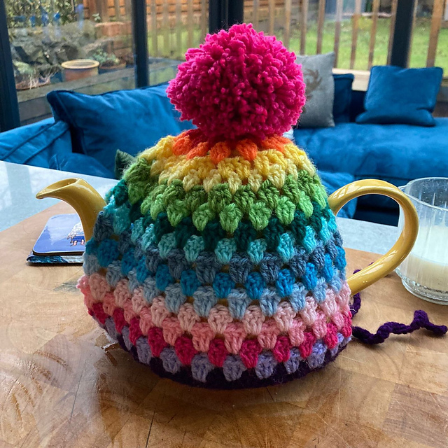 ポミ。 です　　　R&D.M.Co- CATCH ME TEA COSY Tea Cozy - Coombs Wooden Shoe Dutch Import Store Ltd.