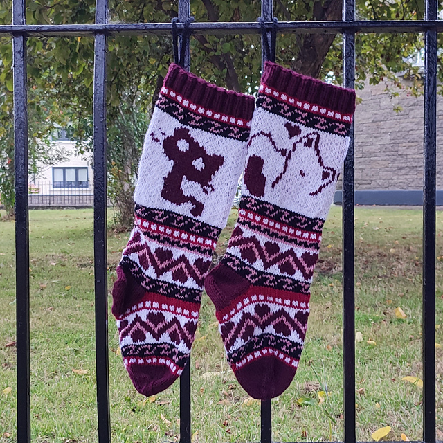 Ravelry Cat Christmas Stockings pattern by Gigi Knits