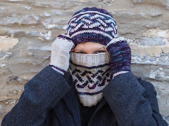 Ravelry: Counterpose Cowl pattern by Corrine Walcher