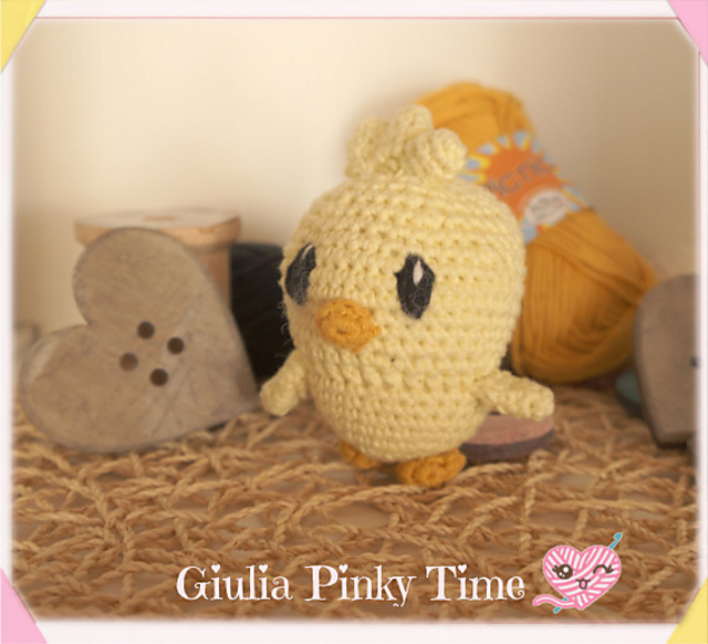 Amigurumi yellow chick