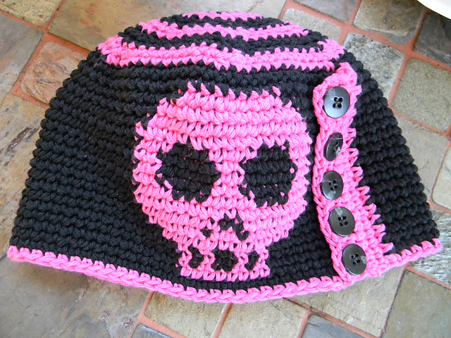 Graph Chart Crochet-Heart Pouch & Skull Beanie