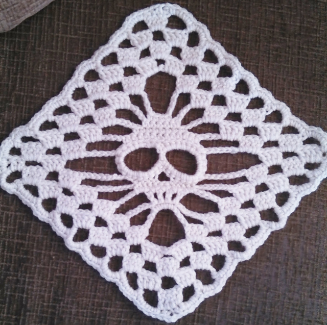 Skull Shawl - Stand Alone Square