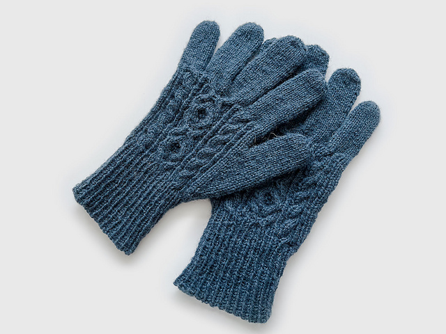 Knotted Gloves