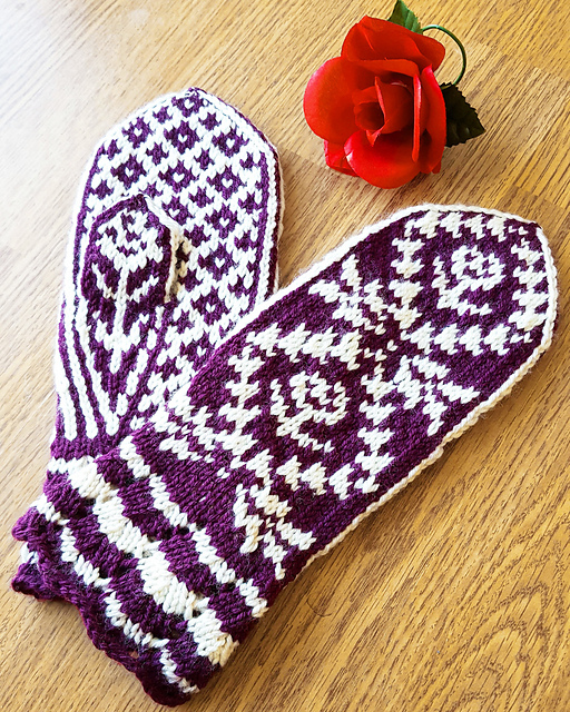 Yuletide Rose Mittens
