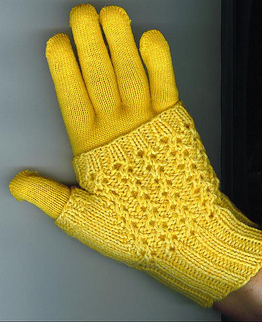 Easy Lace Fingerless Mittens