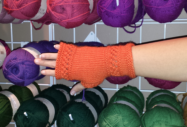 Fingerless Mitts Lattice Design