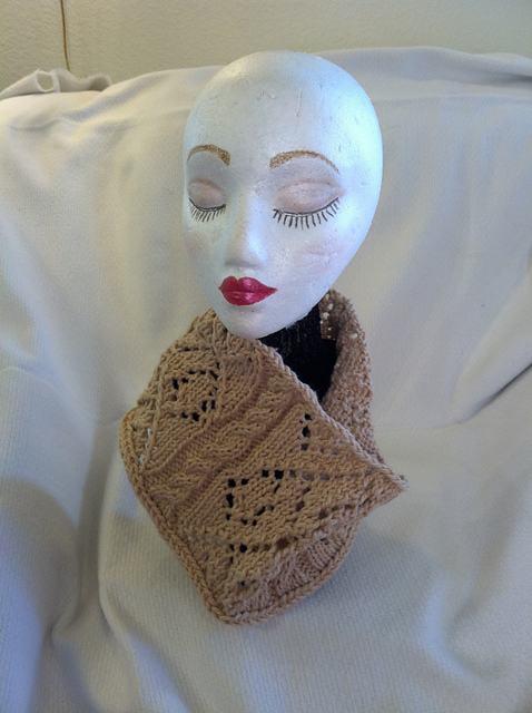 Lacey Diamonds With Cables Cowl