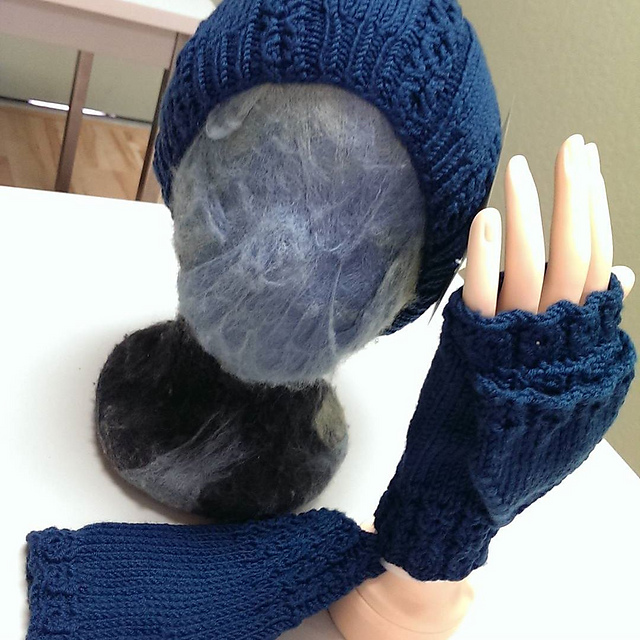 2611 Cable Rib Hat and Flip Top Mitts