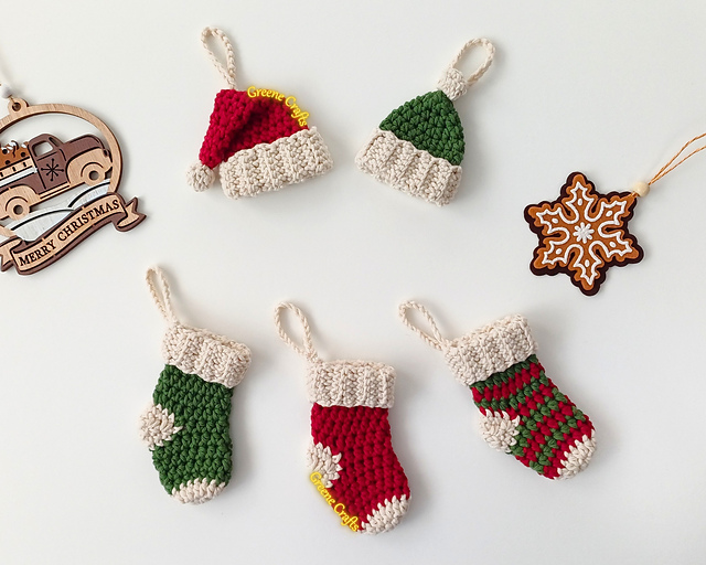 Rustic Christmas Stockings and Hats/Weihnachtsdeko