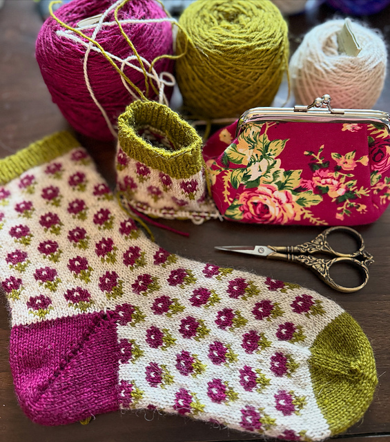Country Rosebud Socks
