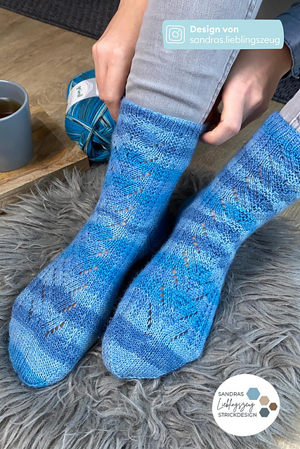 Socken mit Lochmusterstreifen