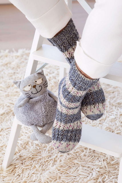 Damensocken im Lochmuster