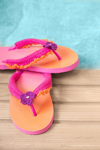 Flip-Flops mit Blumen und Glitzerten