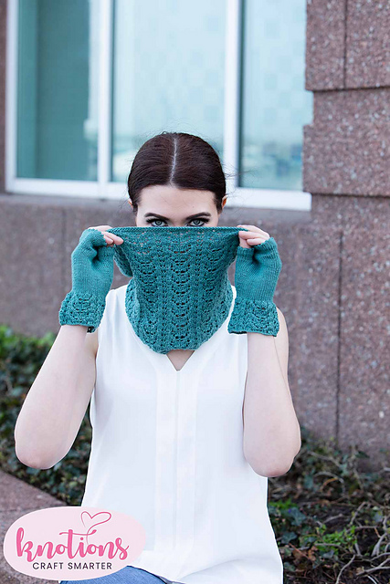 Wren Cowl and Mittens