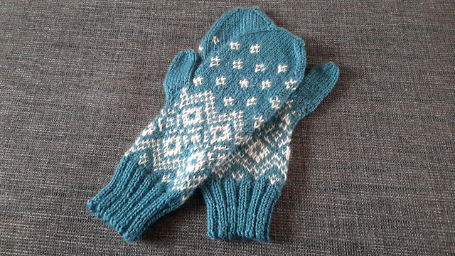 165-19 Winter Melody Mittens