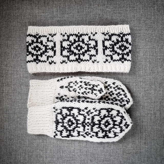 Blomi mittens and headband