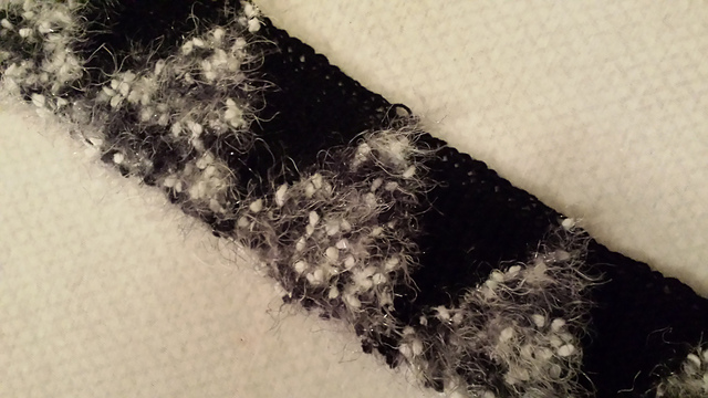 Short-row triangle scarf