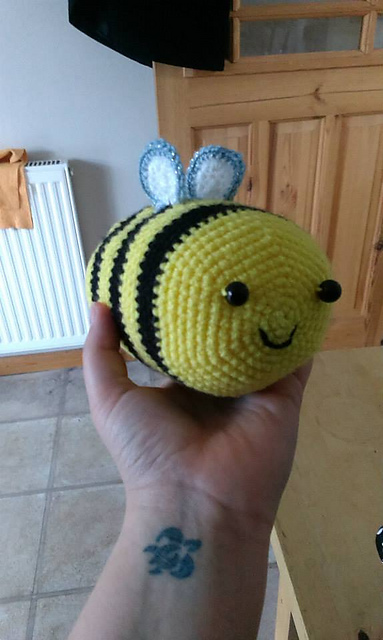 Bumble Bee Large