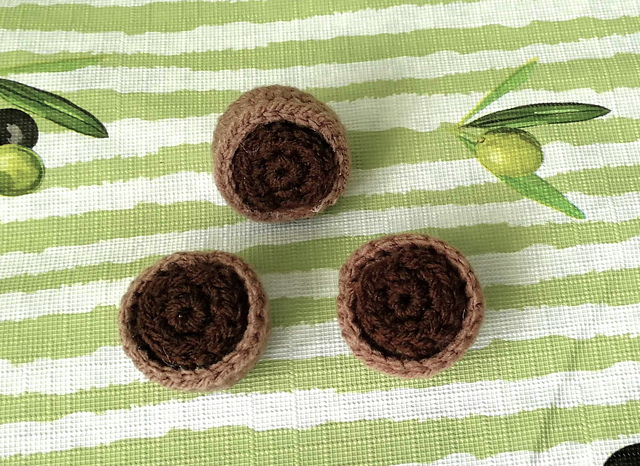 Karamellpraline mit Haselnuss