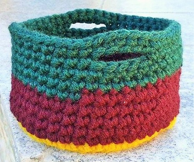 Körbchen aus Strickliesl-Schnur