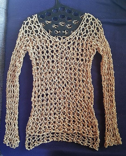 Pulli im Lochmuster