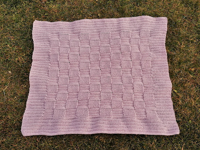 Babydecke im Schachbrettmuster