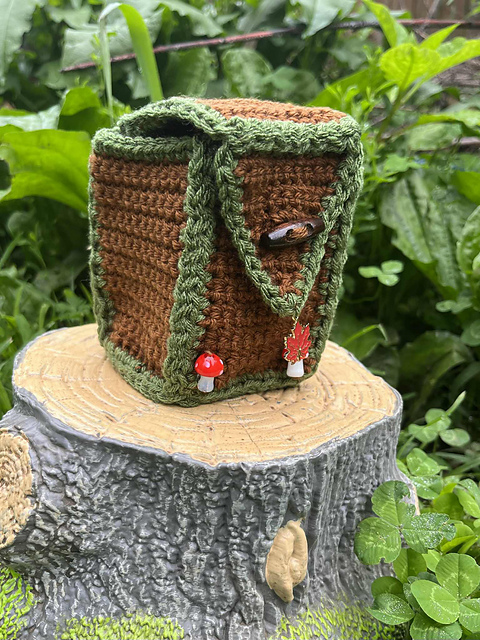 Ravelry: Card Deck Box pattern by Audrey Lackey