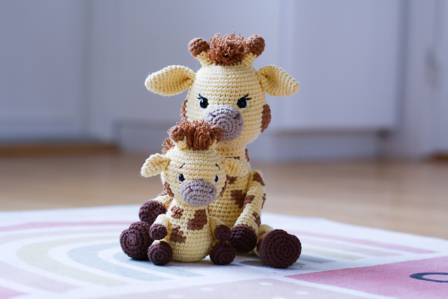 Sheena Giraffe and her kid