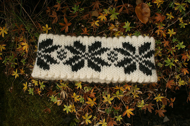 Earwarmer from the east - Eyrnaband að austan