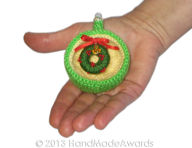 Christmas WREATH Holiday Diorama Ball Ornament