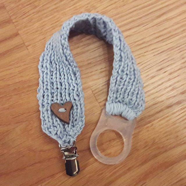 Halvpatent smokkesnor/brioche pacifier chain